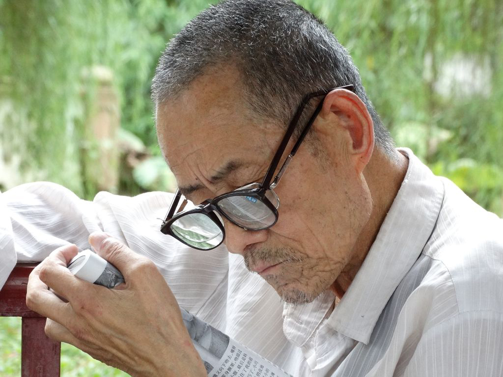 淘汰老花鏡，換戴多焦鏡，近視老花只需一副