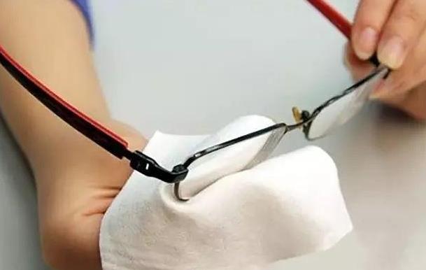 老花鏡防輻射眼鏡的作用、保養(yǎng)，你真的都懂嗎？