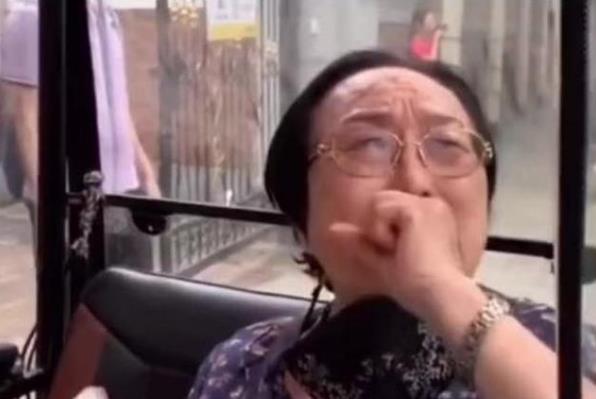 老花鏡不能隨意佩戴，按照年齡度數(shù)購(gòu)買不準(zhǔn)確
